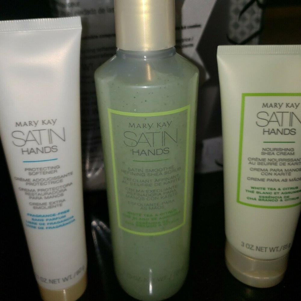 Mary Kay Satin Hands Set